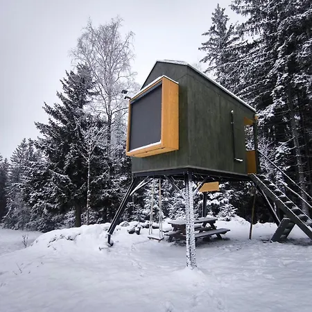 Posed V Lese Luxe tent *